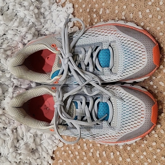 Under Armour kids sneakers - Picture 3 of 11